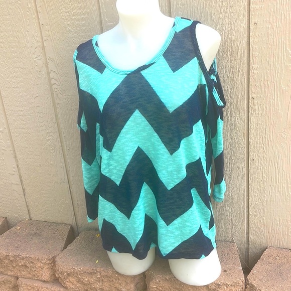 Cold Shoulder Striped Top L - Picture 2 of 6